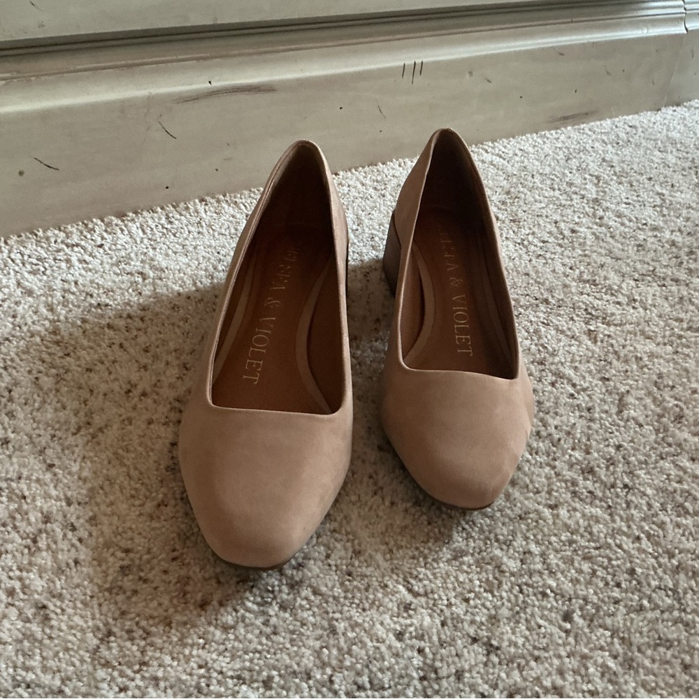 Chelsea & Violet Tan Platform Heels